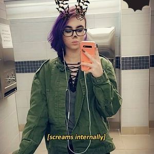 Meet your Posher, Laura